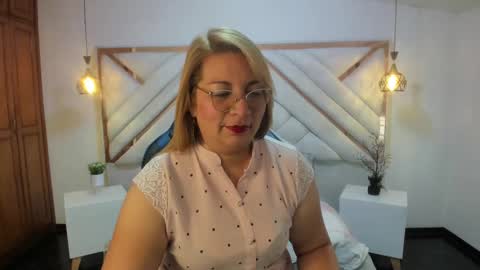 Snapshot of maylinleee chatting on March 2025 11:48:01 AM Mailyn online show from March 2025 11:48:01 AM