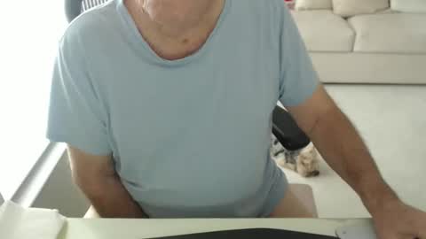 Snapshot of mbeastie chatting on November 2025 02:38:02 PM Beastie online show from November 2025 02:38:02 PM