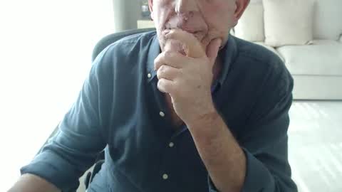 Snapshot of mbeastie chatting on December 2025 06:06:01 PM Beastie online show from December 2025 06:06:01 PM