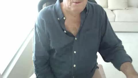 Snapshot of mbeastie chatting on December 2025 02:15:01 PM Beastie online show from December 2025 02:15:01 PM