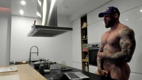 Snapshot of mealphamale chatting on May 2026 01:40:01 PM Alpha Male online show from May 2026 01:40:01 PM