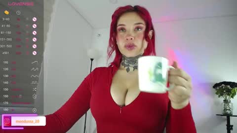 Johana  online show from October 2025 11:33:02 AM