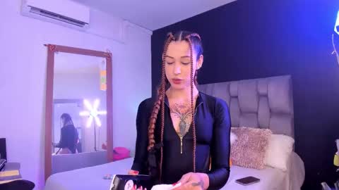 Emma Cyrus online show from February 2026 10:33:01 PM