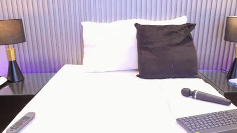Snapshot of meganreed_ chatting on May 2026 10:37:02 PM Megan online show from May 2026 10:37:02 PM
