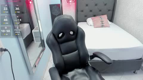 M E G A N  online show from November 2025 01:32:01 PM