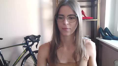 Snapshot of megi_erotic chatting on April 2026 06:22:02 AM Megi online show from April 2026 06:22:02 AM
