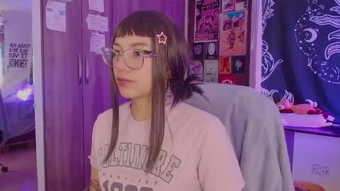 Melissa  -  -  Please help me to reach 100 thumbs up online show from November 2025 02:06:02 PM