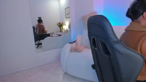 Snapshot of melan_owen chatting on June 2026 11:03:01 AM melan_owen online show from June 2026 11:03:01 AM