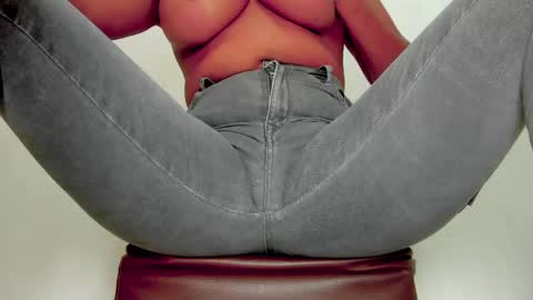 Snapshot of melania_browis chatting on May 2026 05:07:02 PM Melania online show from May 2026 05:07:02 PM