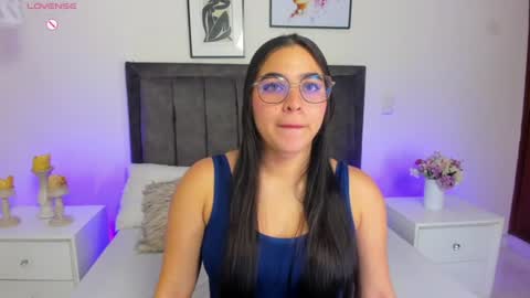 Snapshot of melanie_hillz chatting on June 2026 02:44:02 AM Melanie online show from June 2026 02:44:02 AM