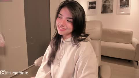 Snapshot of melanie_owo chatting on May 2026 02:08:02 AM Melanie online show from May 2026 02:08:02 AM