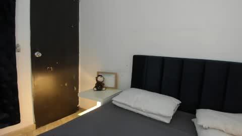 Melanie roux  online show from April 2026 01:13:01 PM