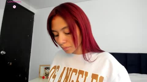 Snapshot of melanie_roux_ chatting on May 2026 12:24:01 PM Melanie roux online show from May 2026 12:24:01 PM