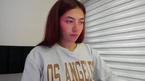 Snapshot of melanie_roux_ chatting on June 2026 12:27:01 PM Melanie roux online show from June 2026 12:27:01 PM