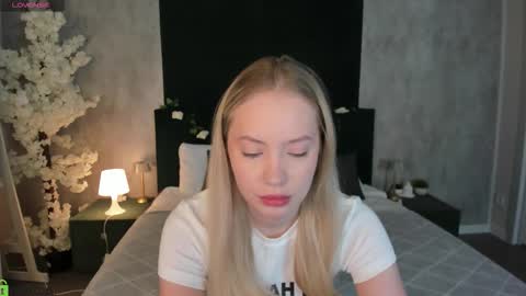 Melanie online show from December 2025 12:37:02 AM