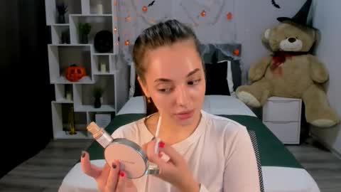 MelanieAlves online show from October 2025 12:38:01 PM