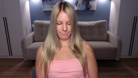 Snapshot of melaniebennett chatting on November 2025 06:58:02 AM Melanie Bennett online show from November 2025 06:58:02 AM