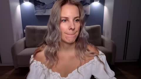 Snapshot of melaniebennett chatting on November 2025 08:20:01 AM Melanie Bennett online show from November 2025 08:20:01 AM