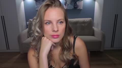 Snapshot of melaniebennett chatting on December 2025 06:34:02 AM Melanie Bennett online show from December 2025 06:34:02 AM