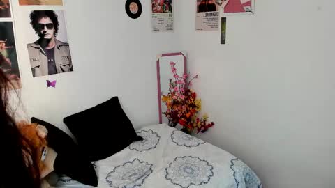 mel  online show from February 2025 08:47:01 PM