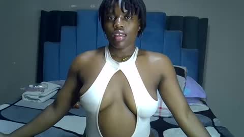 Snapshot of melanin_moon chatting on June 2026 01:21:02 AM Moon online show from June 2026 01:21:02 AM