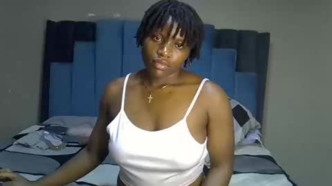 Snapshot of melanin_moon chatting on June 2026 01:50:02 AM Moon online show from June 2026 01:50:02 AM