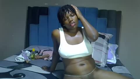 Snapshot of melanin_moon chatting on June 2026 11:23:02 AM Moon online show from June 2026 11:23:02 AM