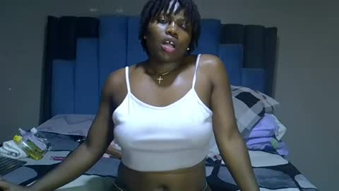 Snapshot of melanin_moon chatting on June 2026 11:27:02 PM Moon online show from June 2026 11:27:02 PM