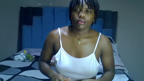 Snapshot of melanin_moon chatting on June 2026 11:14:01 AM Moon online show from June 2026 11:14:01 AM