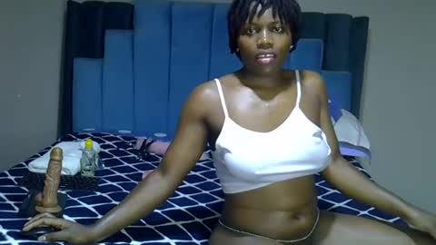 Snapshot of melanin_moon chatting on July 2026 11:23:01 AM Moon online show from July 2026 11:23:01 AM