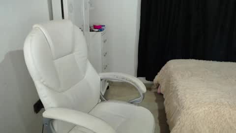 Snapshot of melanniegarzon chatting on February 2025 04:50:01 PM Melannie online show from February 2025 04:50:01 PM
