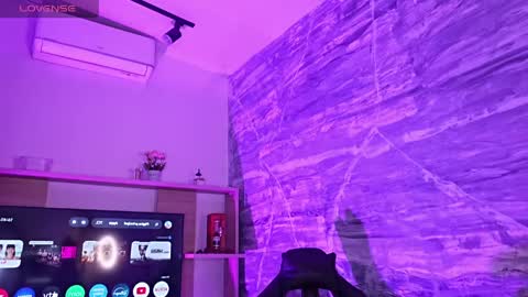 MelanyLuv online show from April 2026 09:45:01 PM