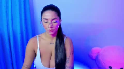 Melanny online show from October 2025 07:00:01 PM