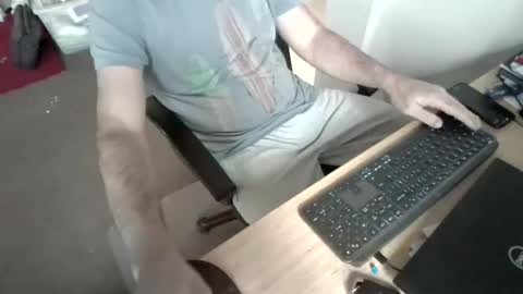 melbguy_075 online show from April 2026 12:30:02 AM