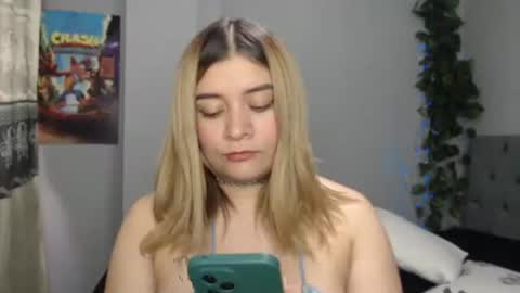 Snapshot of meliinna_xxx chatting on February 2026 10:04:01 PM meliinna_xxx online show from February 2026 10:04:01 PM