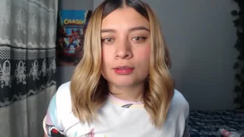 Snapshot of meliinna_xxx chatting on March 2026 02:15:01 AM meliinna_xxx online show from March 2026 02:15:01 AM