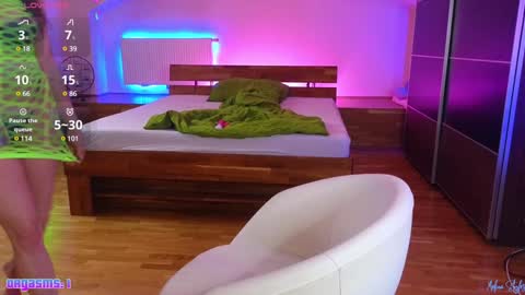 Snapshot of melinastyles chatting on January 2025 09:57:02 PM Melina Styles online show from January 2025 09:57:02 PM