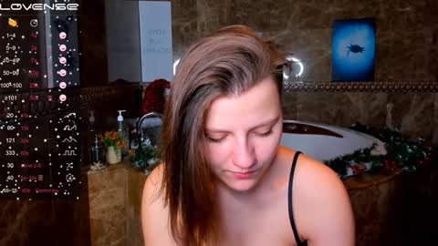Snapshot of melindat chatting on December 2024 01:26:02 AM Melinda online show from December 2024 01:26:02 AM