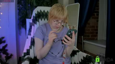 Melissa online show from April 2026 10:01:02 PM