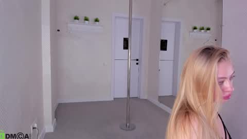 Snapshot of melissa_whitee chatting on October 2025 03:40:02 AM Melissa online show from October 2025 03:40:02 AM