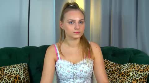 Snapshot of melissamelrey chatting on November 2025 08:09:01 AM MelissaBerry online show from November 2025 08:09:01 AM