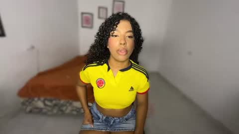 mell_rossi online show from June 2026 06:53:02 PM