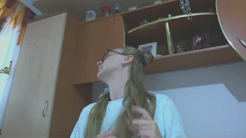 Melly online show from February 2025 07:37:01 AM