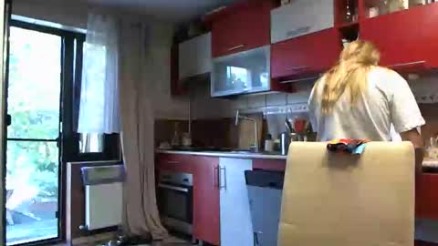 Melly online show from September 2025 06:48:01 AM