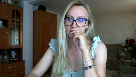 Snapshot of melly_rosey chatting on June 2026 07:13:01 AM Melly online show from June 2026 07:13:01 AM