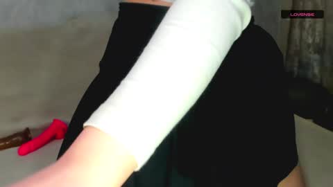 Snapshot of melmooon chatting on December 2024 05:29:01 PM MelMooon online show from December 2024 05:29:01 PM