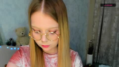 Snapshot of melmooon chatting on January 2025 05:43:02 PM MelMooon online show from January 2025 05:43:02 PM