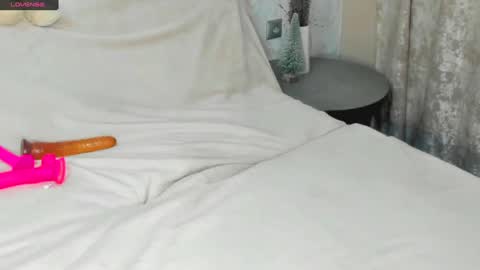 Snapshot of melmooon chatting on January 2025 09:43:01 PM MelMooon online show from January 2025 09:43:01 PM