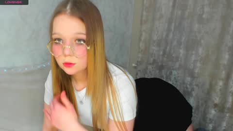 Snapshot of melmooon chatting on January 2025 02:13:01 PM MelMooon online show from January 2025 02:13:01 PM