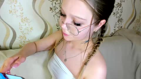 Snapshot of melmooon chatting on September 2025 07:02:02 PM MelMooon online show from September 2025 07:02:02 PM